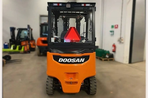 Doosan B25X-7, motviktstruck med endast 620h 3 of 3