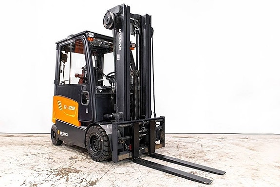 Doosan B25X-7, 2,5-tons el motviktstruck med hytt 5 of 10