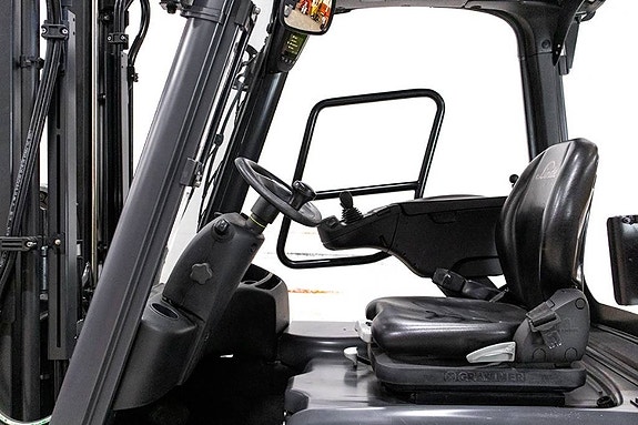 Linde E 14-02, smidig motviktstruck med non-marking däck 5 of 6