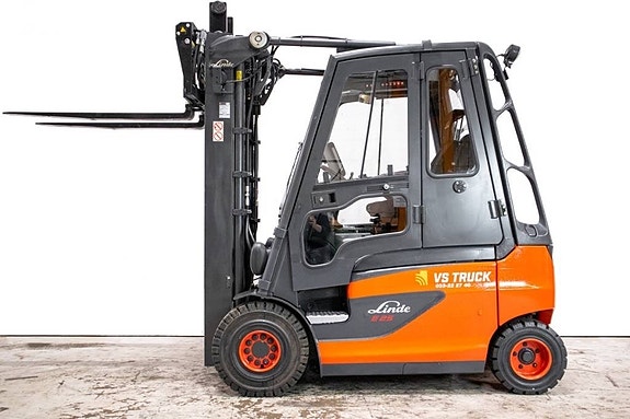 Linde E 25, containergående 2,5-tons elmotviktstruck 3 of 10