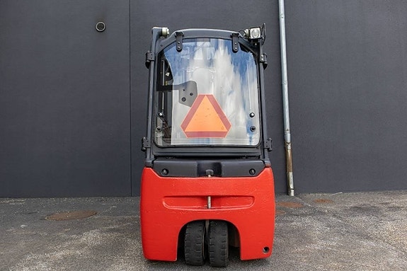 Linde E20L-01,Kompakt motviktstruck m batteri från 2019 6 of 9