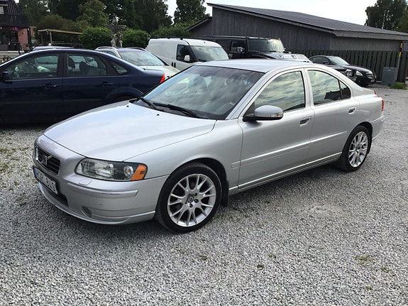 Volvo S60 4 of 5