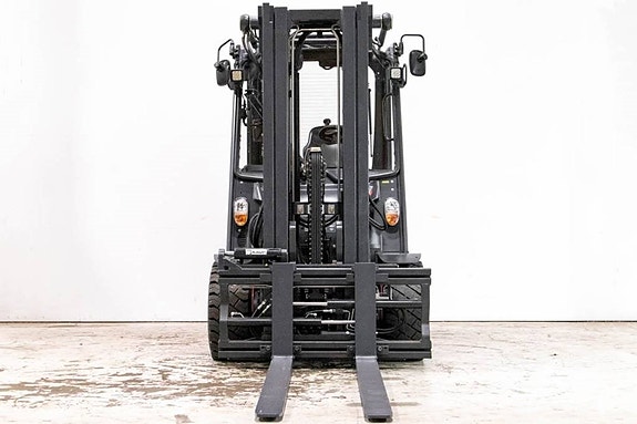 Linde E40, 4-tons elmotviktstruck med rejäl lyfthöjd 3 of 12