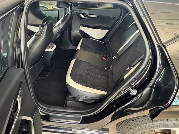 Kia EV6 4 of 5
