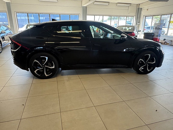 Kia EV6 2 of 5