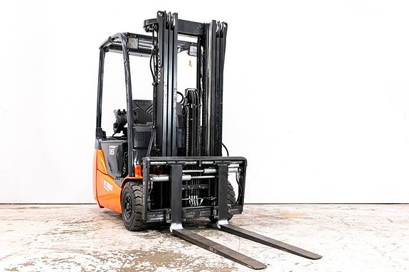 Toyota 8FBEKT16, Välutrustad 1,6-tons elmotviktstruck 4 of 5