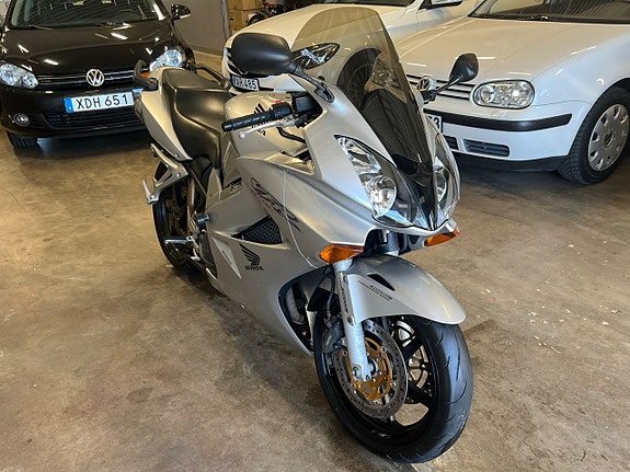 Honda Powersports VFR800 V4 VTEC 0.8 12 of 18