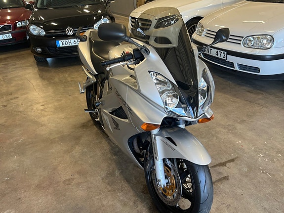Honda Powersports VFR800 V4 VTEC 0.8 7 of 18