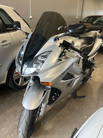 Honda Powersports VFR800 V4 VTEC 0.8 2 of 18