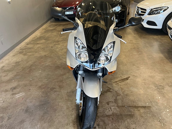 Honda Powersports VFR800 V4 VTEC 0.8 11 of 18