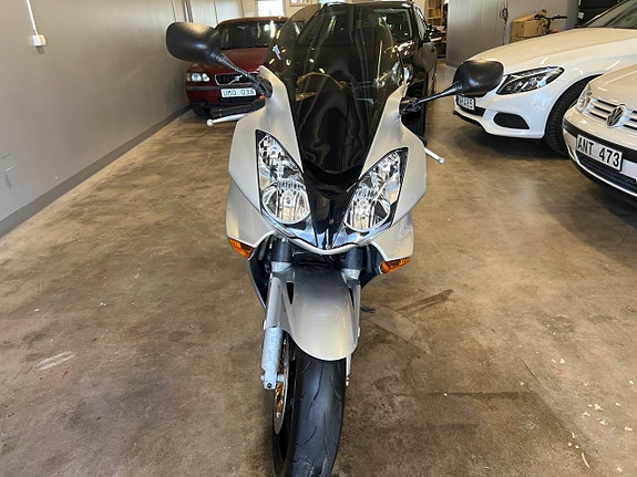 Honda Powersports VFR800 V4 VTEC 0.8 15 of 18