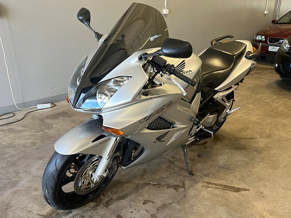 Honda Powersports VFR800 V4 VTEC 0.8 8 of 18