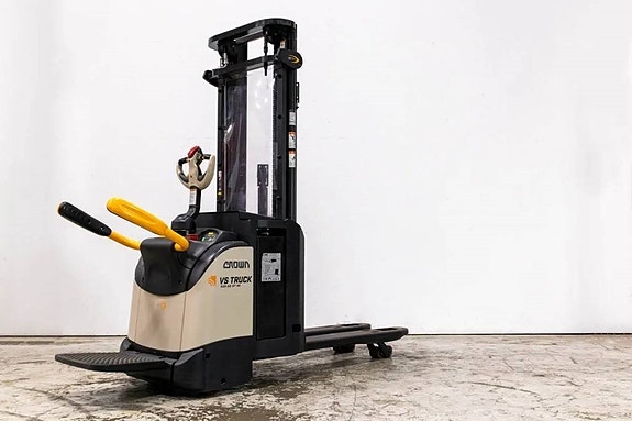 Crown ETi40001,2, Ledstaplare med lyfthöjd om 4750mm 3 of 4