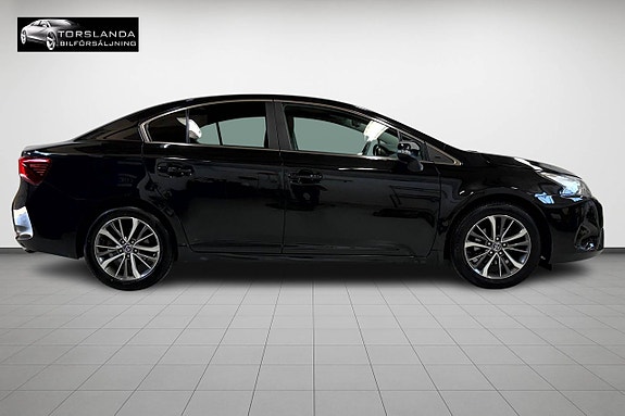 Toyota Avensis 4 of 5