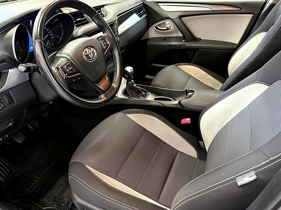 Toyota Avensis 10 of 14