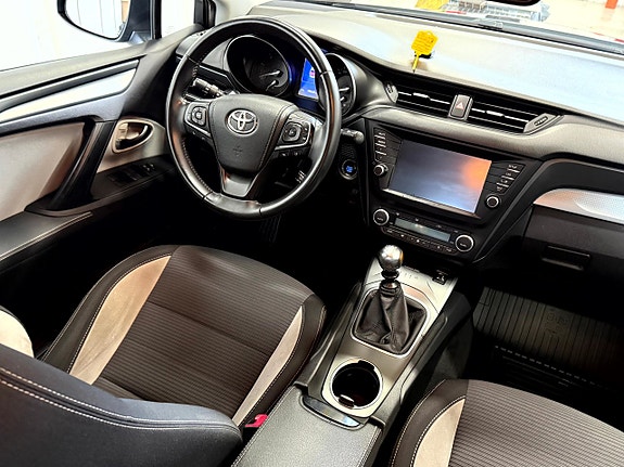 Toyota Avensis 9 of 14