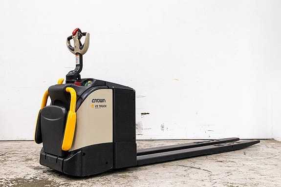 Crown WT 3060-E, Låglyftare med 2400mm långa gafflar 5 of 9
