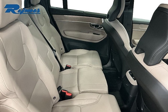 Volvo XC90 12 of 18