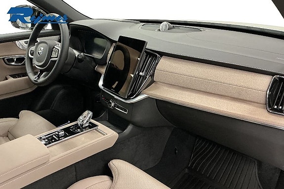 Volvo XC90 11 of 18