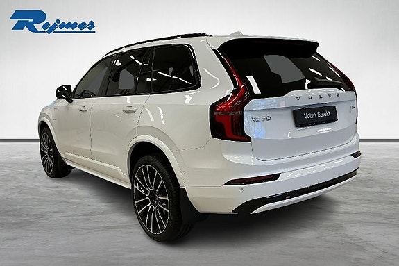 Volvo XC90 2 of 18