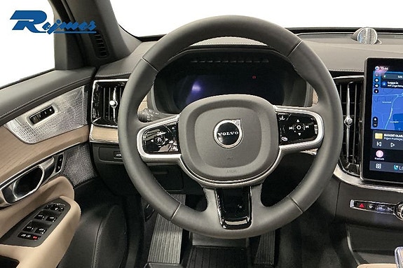 Volvo XC90 8 of 18
