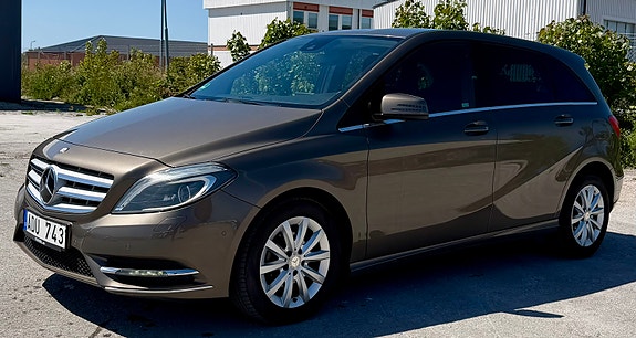 Mercedes-Benz B180 4 of 5