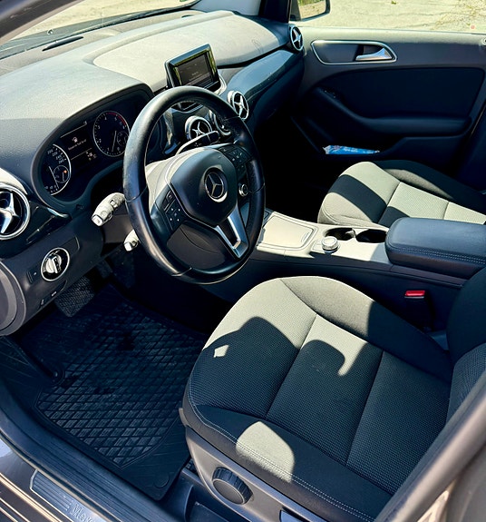Mercedes-Benz B180 5 of 5