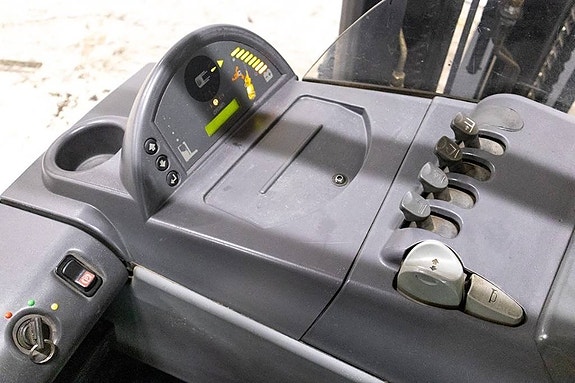 Crown ESR 4500, Begagnad skjutstativtruck med sidoföring 10 of 11