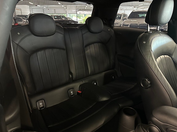 MINI Cooper S 6 of 15