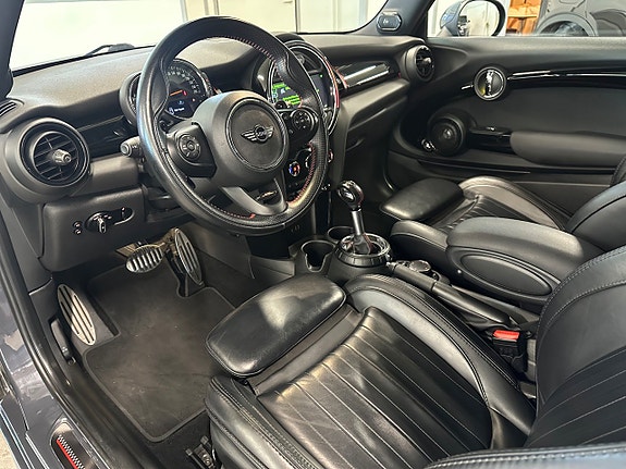 MINI Cooper S 8 of 15