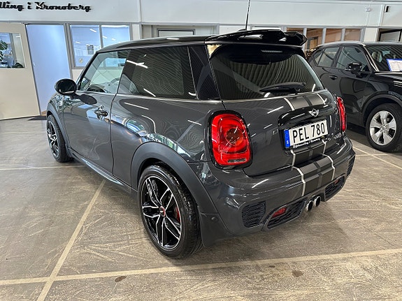 MINI Cooper S 4 of 5