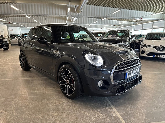 MINI Cooper S 2 of 5