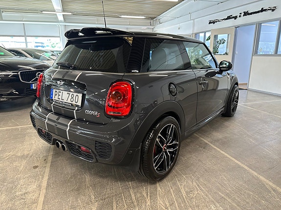 MINI Cooper S 3 of 5