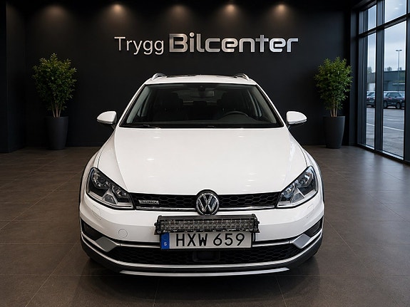 Volkswagen Golf Alltrack 2 of 5