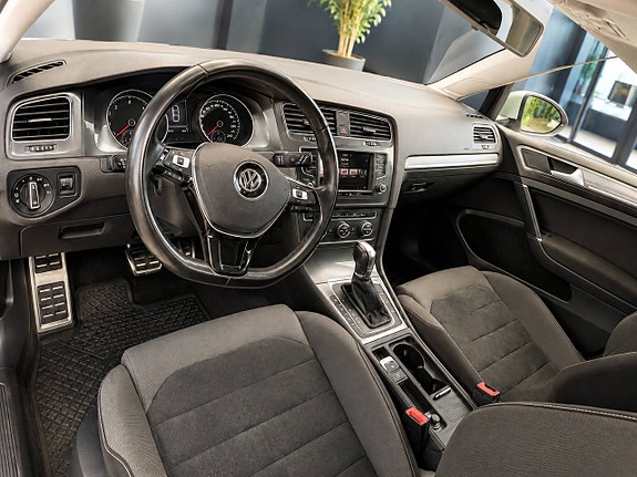 Volkswagen Golf Alltrack 10 of 16