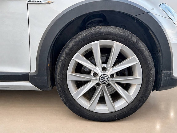 Volkswagen Golf Alltrack 9 of 16