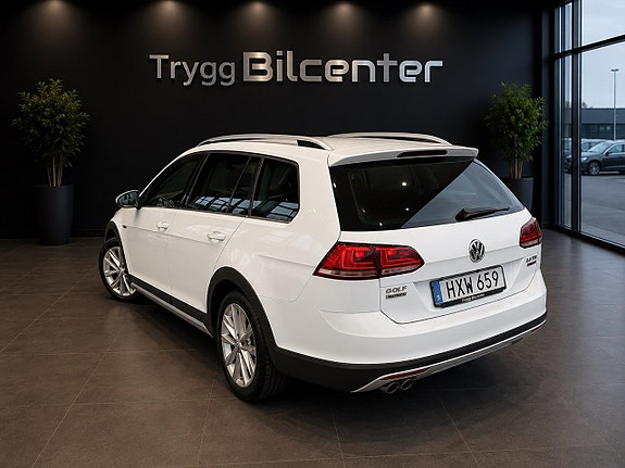 Volkswagen Golf Alltrack 3 of 5