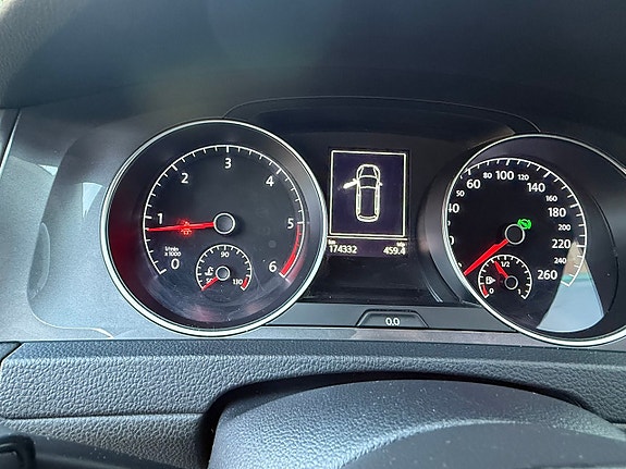 Volkswagen Golf Alltrack 13 of 16