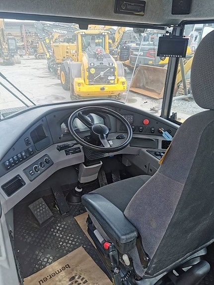 Volvo A 25 G 4 of 12
