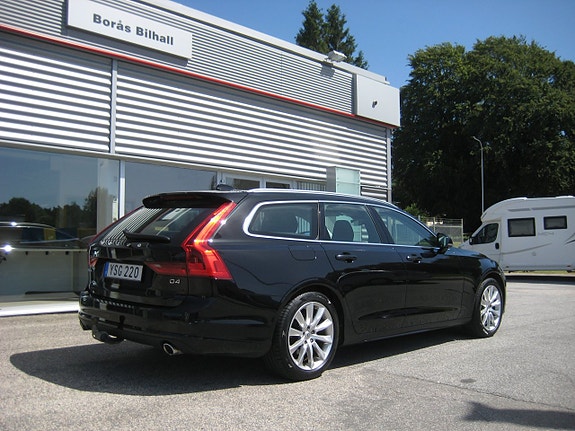 Volvo V90 2 of 5