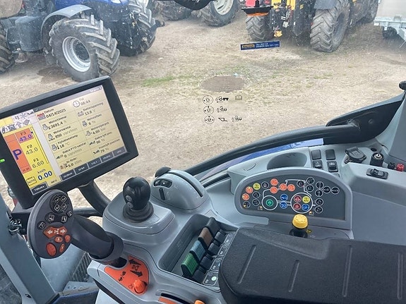 New Holland T7.270 AC ST5 2 of 9