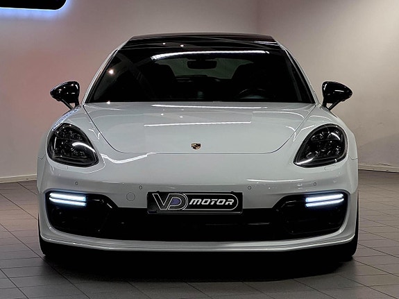 Porsche Panamera Turbo 8 of 26