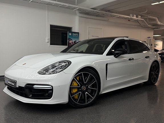 Porsche Panamera Turbo 4 of 5
