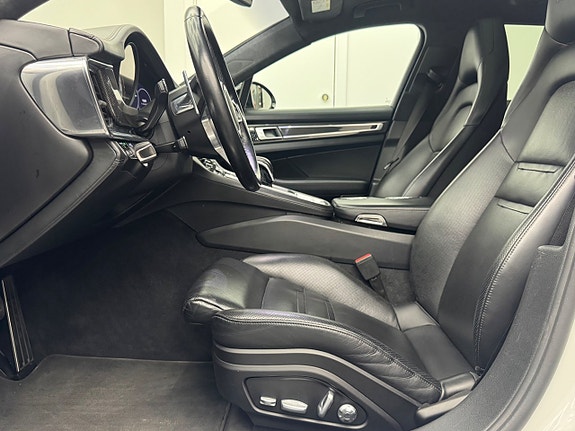 Porsche Panamera Turbo 16 of 23