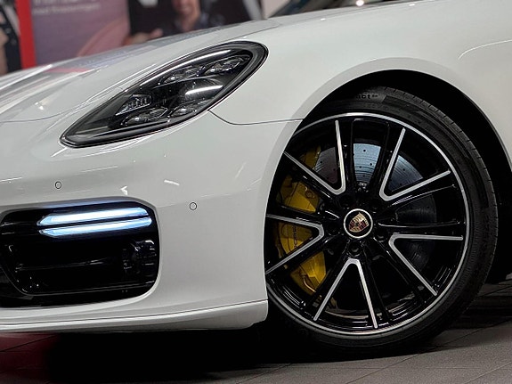 Porsche Panamera Turbo 10 of 26