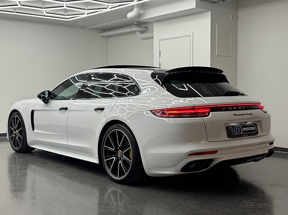 Porsche Panamera Turbo 3 of 5