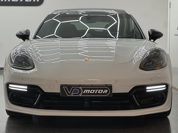 Porsche Panamera Turbo 9 of 23