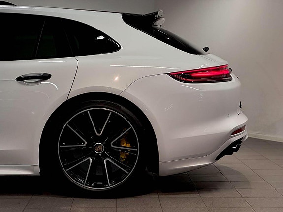 Porsche Panamera Turbo 12 of 26