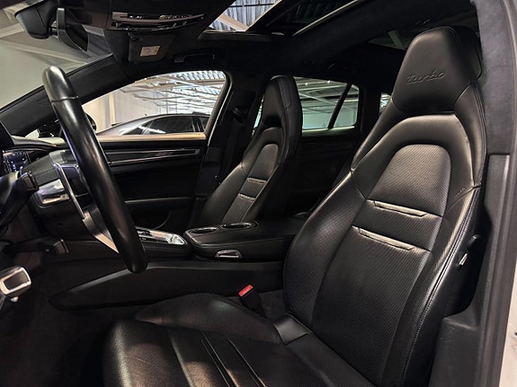 Porsche Panamera Turbo 16 of 26