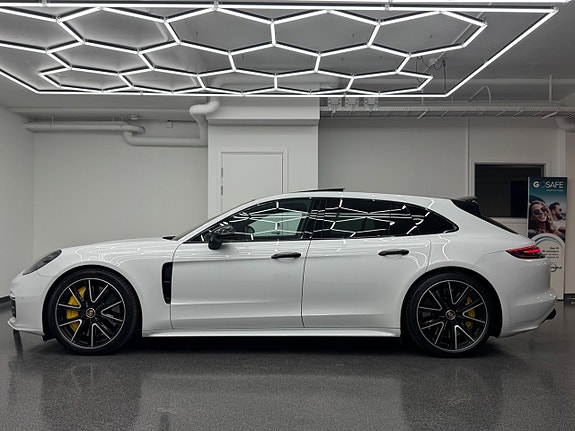 Porsche Panamera Turbo 2 of 5